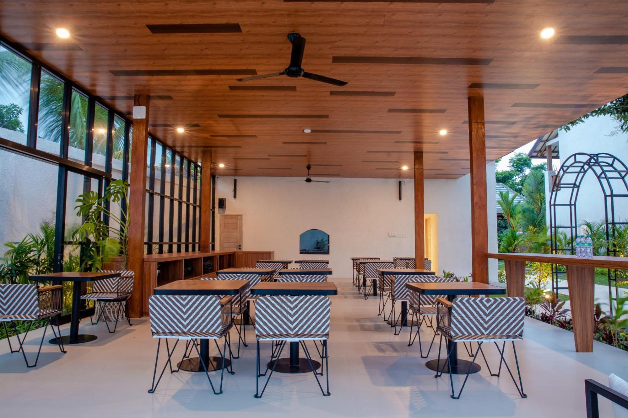 Ratan Uluwatu Hotel And Villas Buitenkant foto