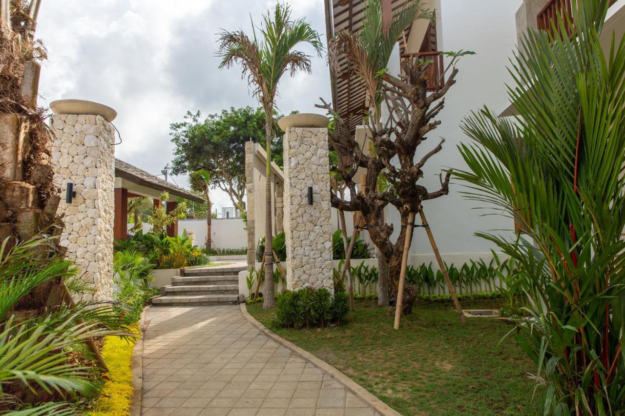 Ratan Uluwatu Hotel And Villas Buitenkant foto